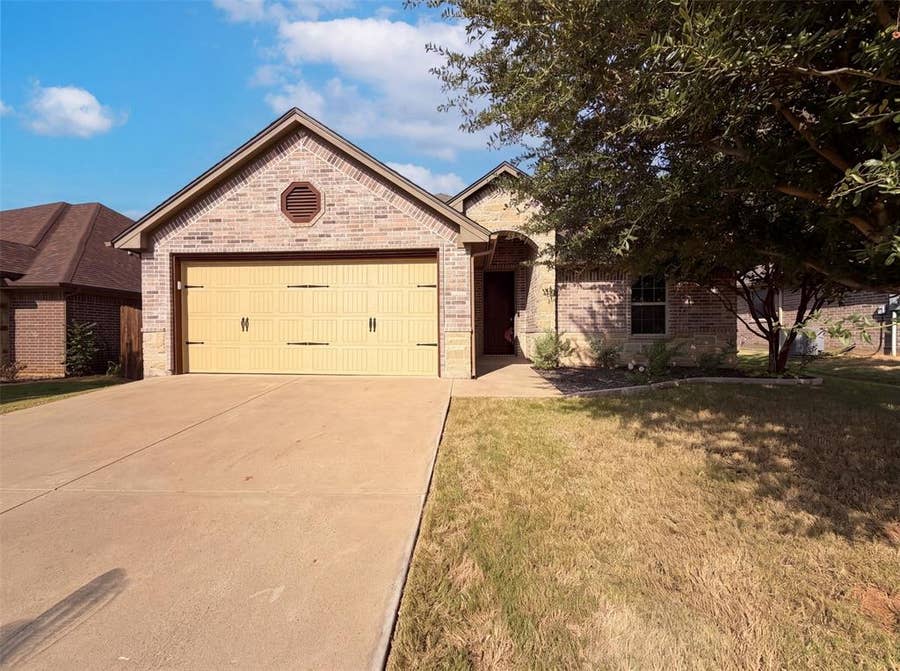 Property photo for 120 Donna Circle, Granbury, TX