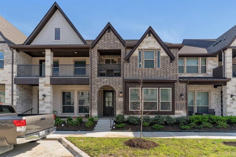 Property photo for 1900 Melinda Lane, Farmers Branch, TX