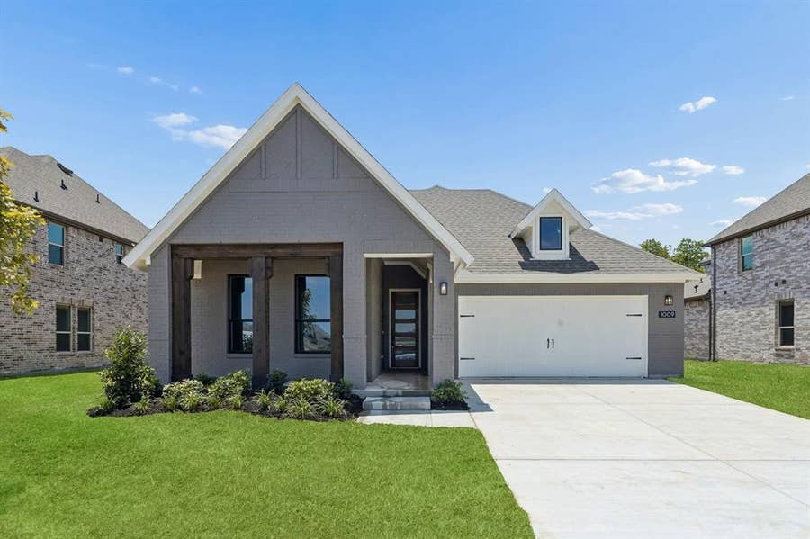 Property photo for 1009 Goldenrod Drive, Justin, TX