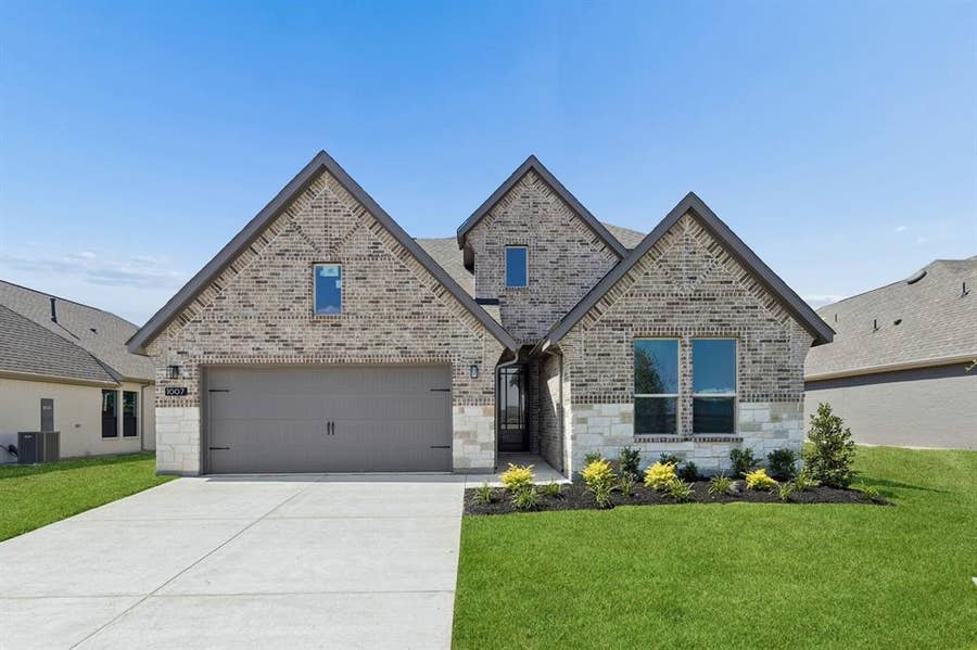 Property photo for 1007 Goldenrod Drive, Justin, TX
