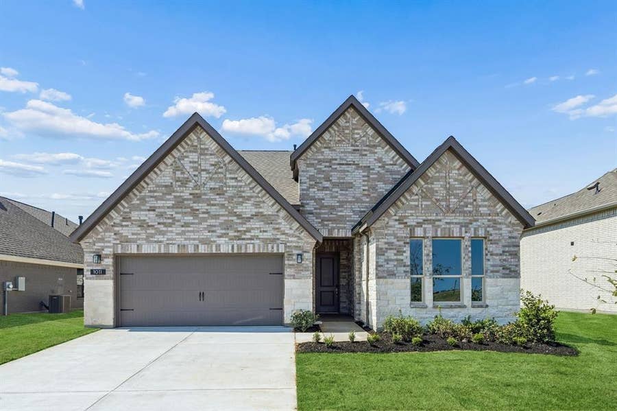 Property photo for 1011 Goldenrod Drive, Justin, TX