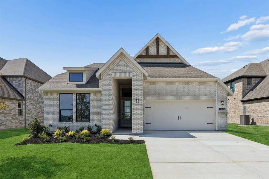 Property photo for 1013 Goldenrod Drive, Justin, TX