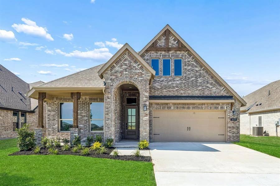 Property photo for 1017 Goldenrod Drive, Justin, TX