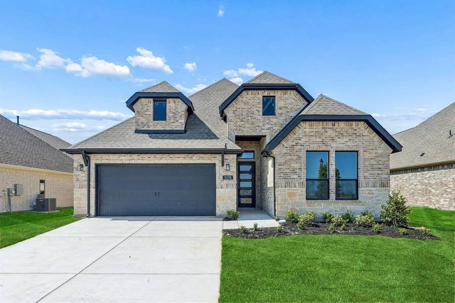 Property photo for 1015 Goldenrod Drive, Justin, TX