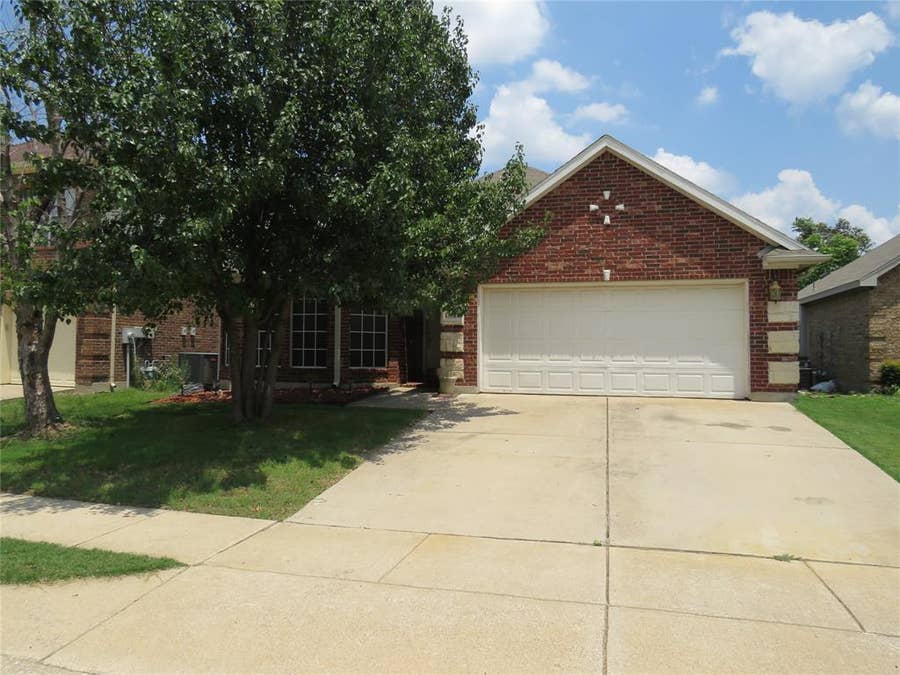 Property photo for 11828 Vienna Apple Road, Fort Worth, TX