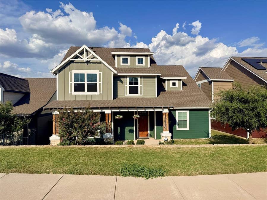 Property photo for 10923 Eva Mae Boulevard, Grand Prairie, TX