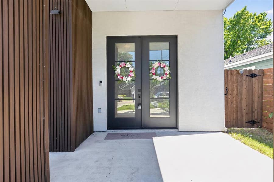 Property photo for 1704 Mcbroom Street, Dallas, TX