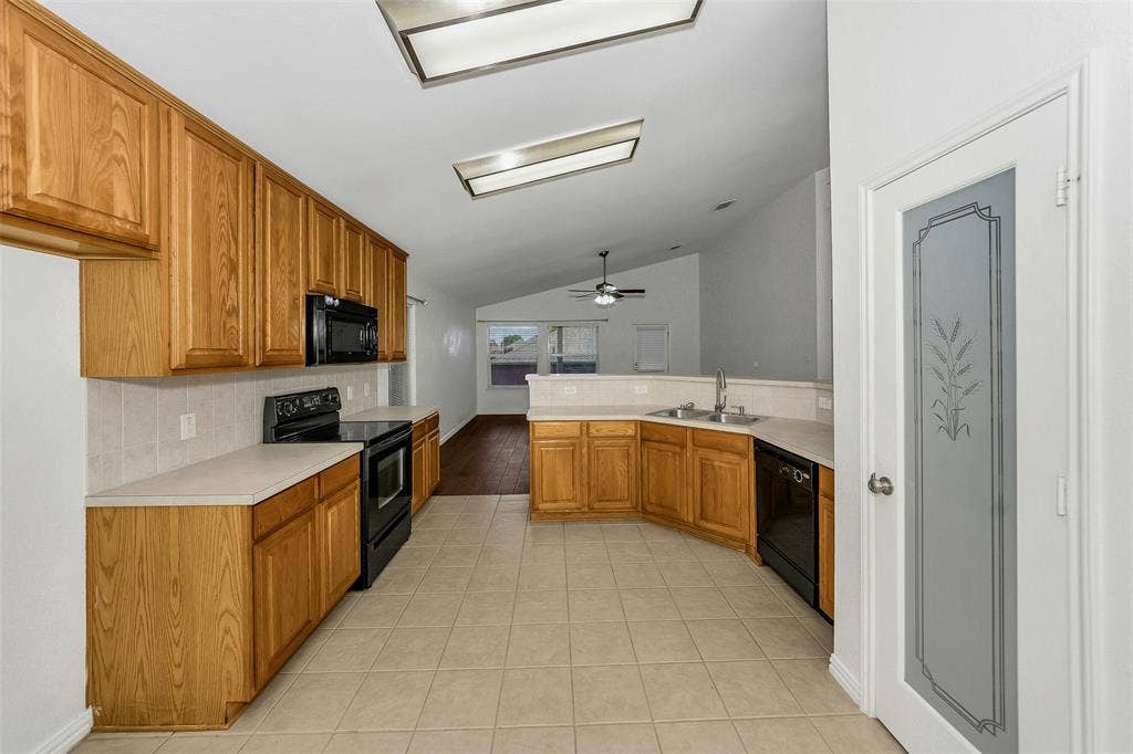 10117 Sourwood Drive, Fort Worth, TX 76244 10117 Sourwood Drive, Fort Worth, TX 76244
