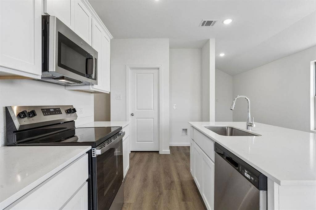 859 Hillcrest Boulevard, Princeton, TX 75407 Representative (6)