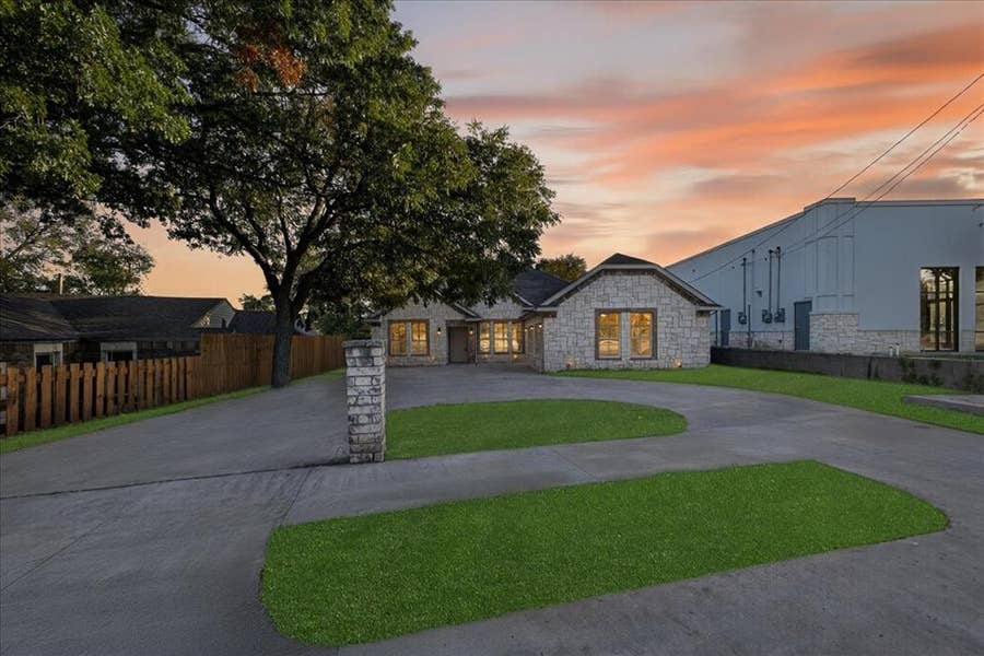 Property photo for 3532 W Jefferson Boulevard, Dallas, TX