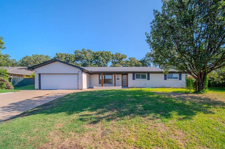 Property photo for 532 Plainview Drive, Hurst, TX
