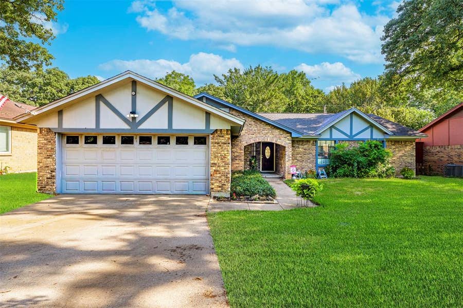 Property photo for 5903 Pleasant Wood Trail, Arlington, TX