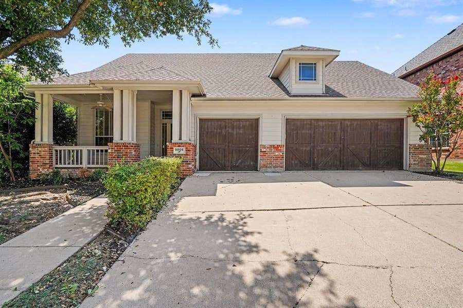 Property photo for 9805 Lacey Lane, Fort Worth, TX