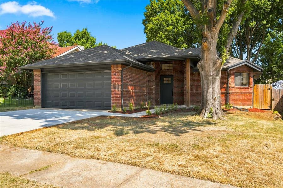 Property photo for 819 Lovingham Drive, Arlington, TX