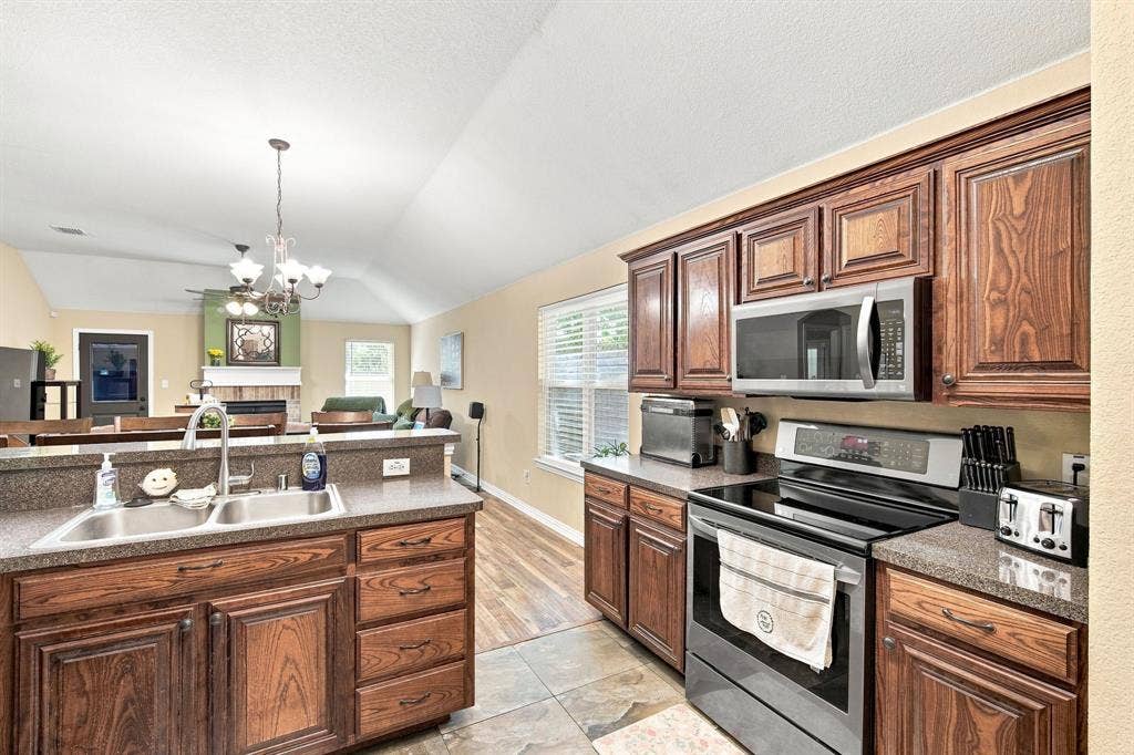 302 Creekside Way, Waxahachie, TX 75165 302 Creekside Way, Waxahachie, TX 75165