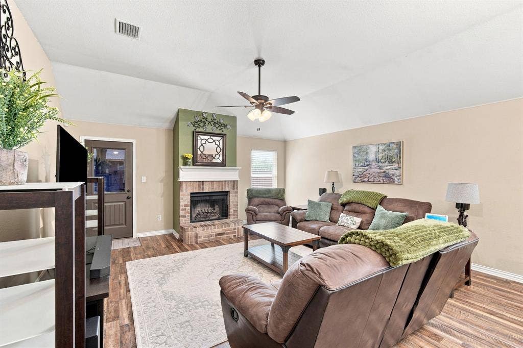 302 Creekside Way, Waxahachie, TX 75165 302 Creekside Way, Waxahachie, TX 75165