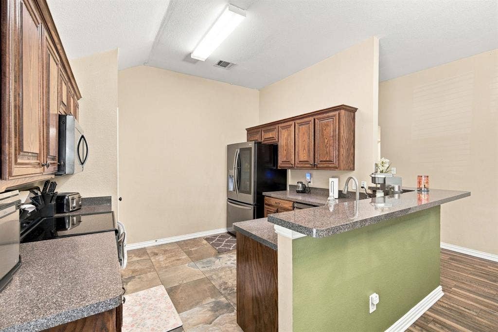 302 Creekside Way, Waxahachie, TX 75165 302 Creekside Way, Waxahachie, TX 75165