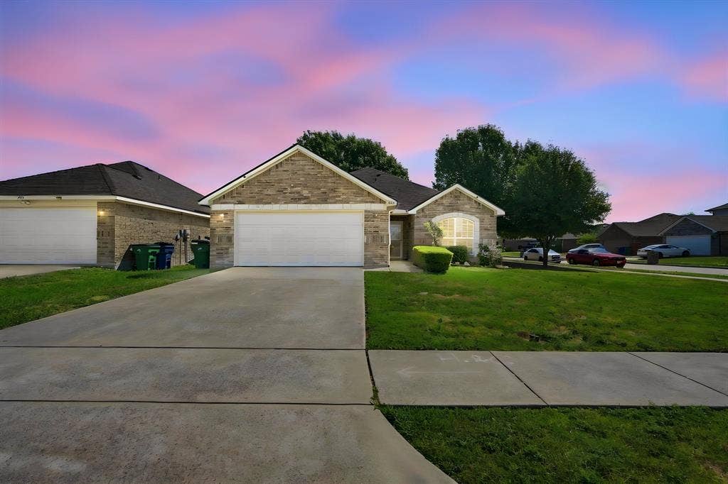 302 Creekside Way, Waxahachie, TX 75165 302 Creekside Way, Waxahachie, TX 75165