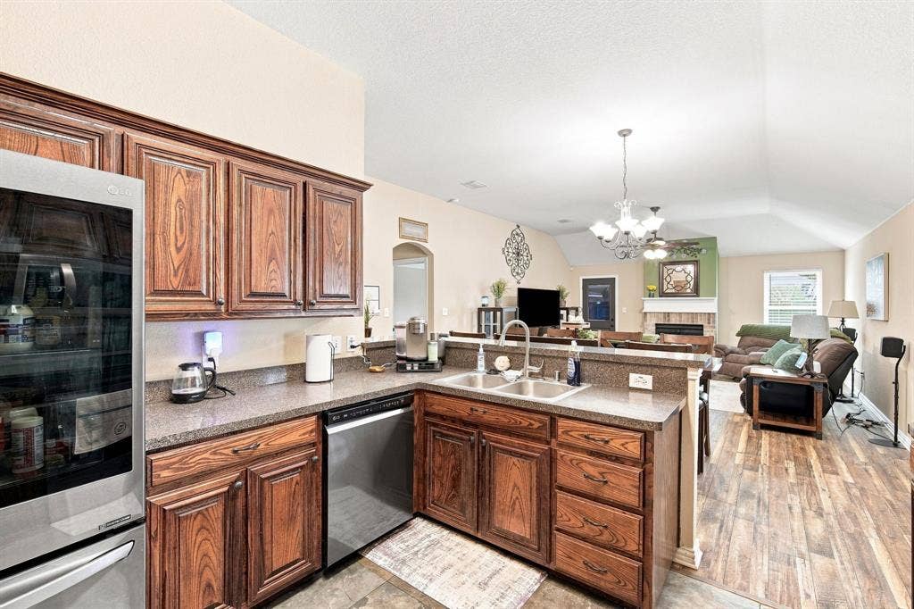302 Creekside Way, Waxahachie, TX 75165 302 Creekside Way, Waxahachie, TX 75165