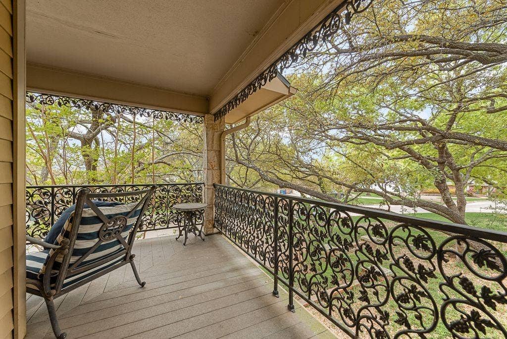 2 Eastshore Road, Heath, TX 75032 Covered outdoor balcony with wood-finish flooring