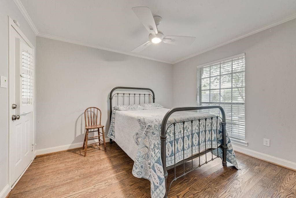 2 Eastshore Road, Heath, TX 75032 Wood-finish flooring, white ceiling fan, white window blinds, painted walls, and white trim
