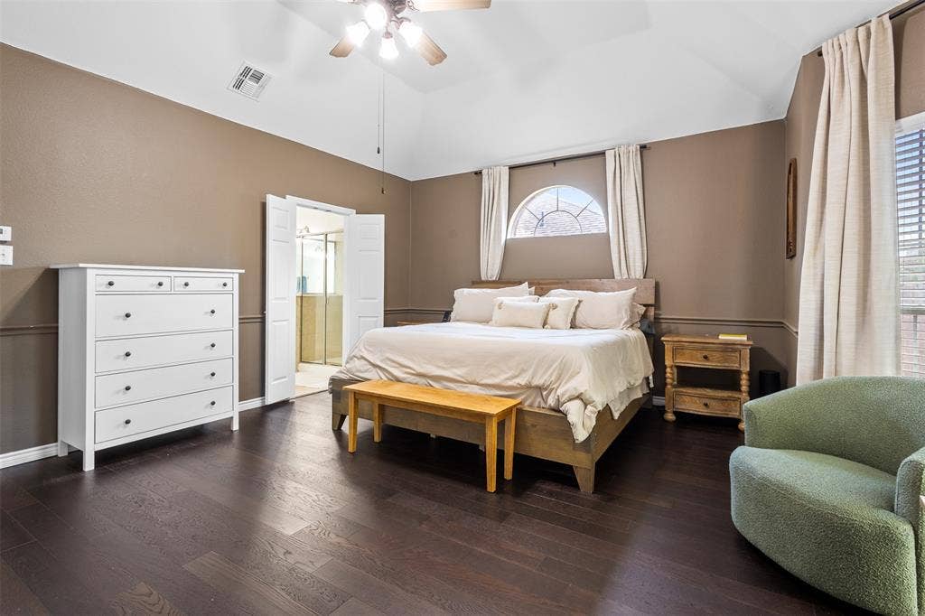5413 Compassion Drive, Midlothian, TX 76065 Vaulted ceiling featuring a ceiling fan, dark wood-finish flooring, and an arched window with blinds