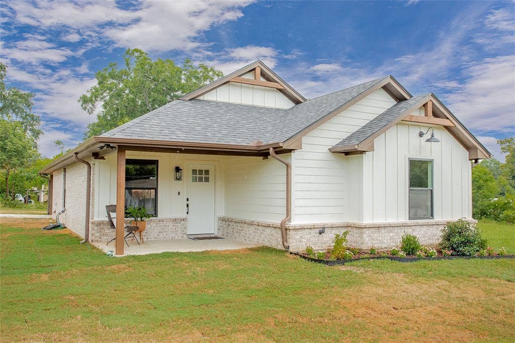 113 W Magnolia, Troup, TX 75789 113 W Magnolia, Troup, TX 75789