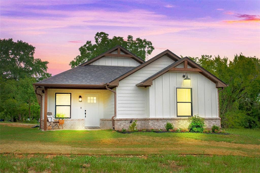 113 W Magnolia, Troup, TX 75789 113 W Magnolia, Troup, TX 75789