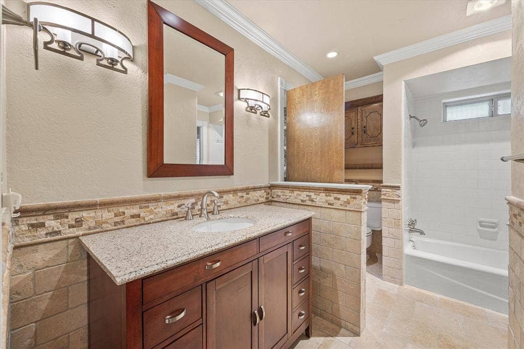 4001 Keele Drive, Garland, TX 75041 Full bath, decorative tile, neutral colors and lovely cabinetry.