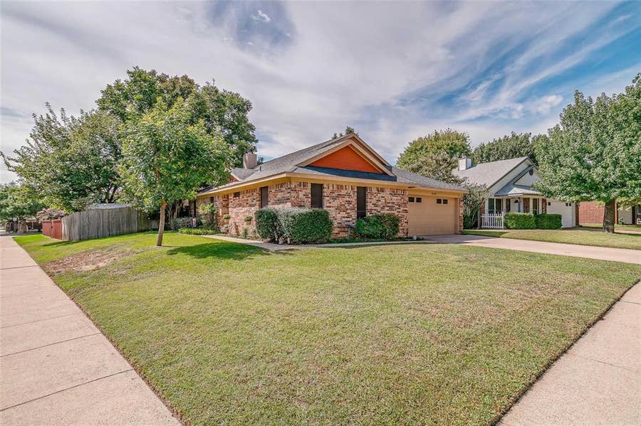 Property photo for 1440 Thistlewood Lane, Grapevine, TX