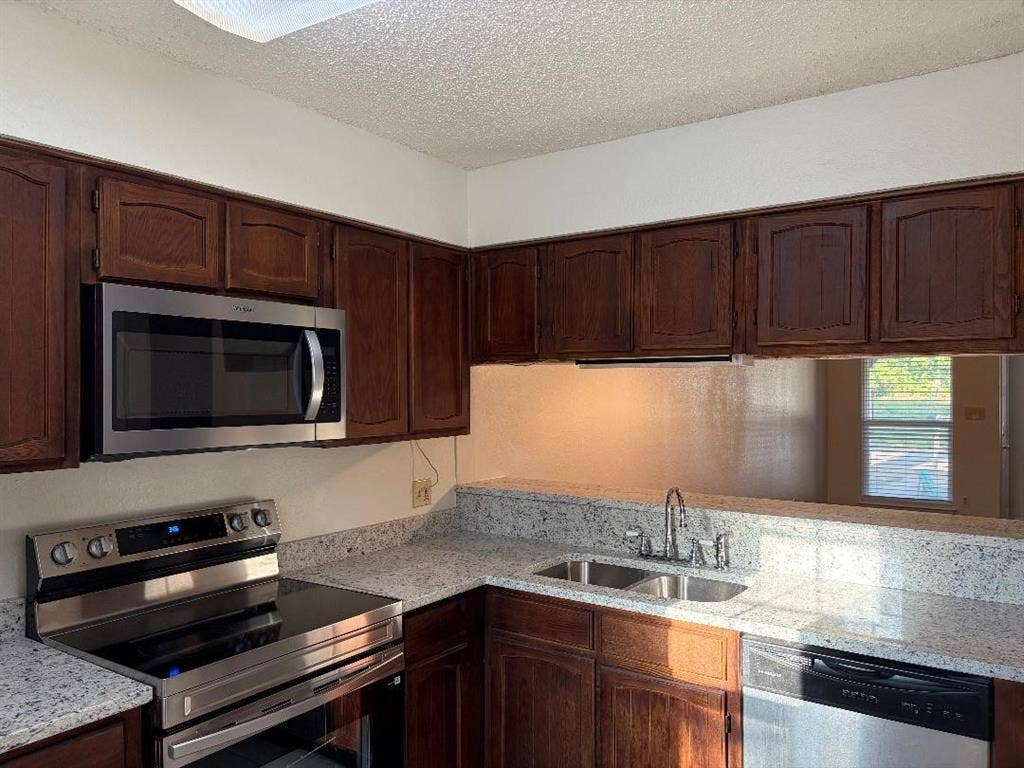 2909 Kathleen Lane, Euless, TX 76039 2909 Kathleen Lane, Euless, TX 76039