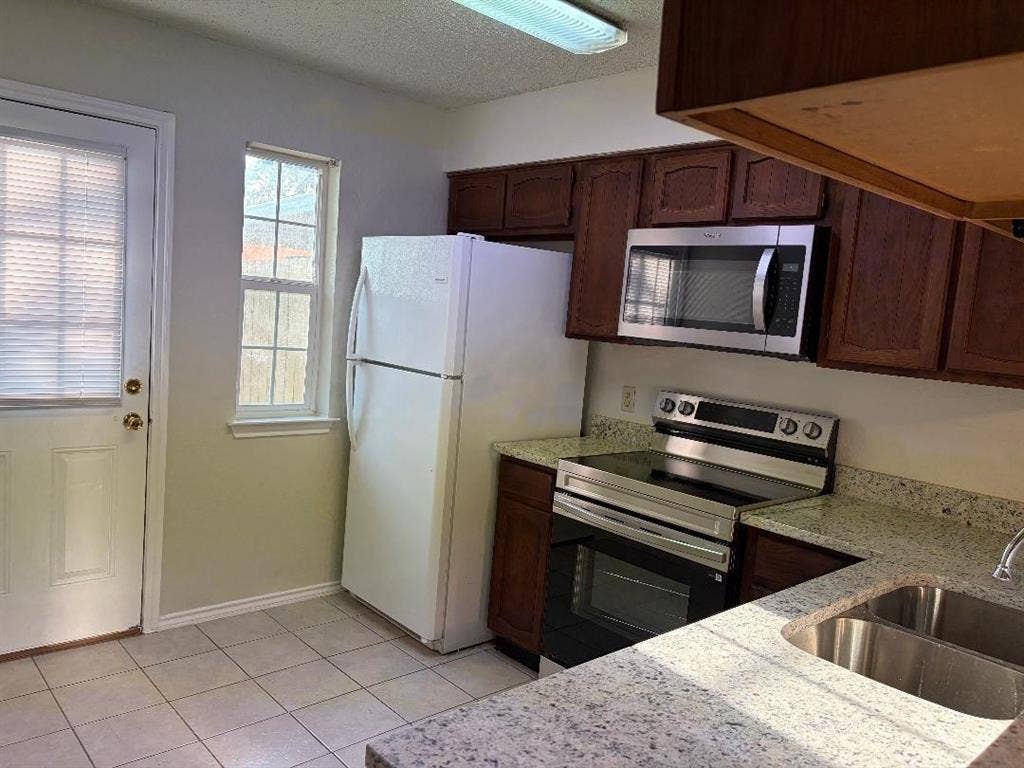 2909 Kathleen Lane, Euless, TX 76039 2909 Kathleen Lane, Euless, TX 76039