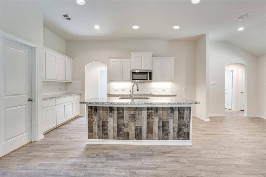 1533 Grassy Meadows Drive, Burleson, TX 76058 1533 Grassy Meadows Drive, Burleson, TX 76058
