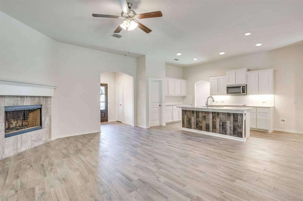 1533 Grassy Meadows Drive, Burleson, TX 76058 1533 Grassy Meadows Drive, Burleson, TX 76058