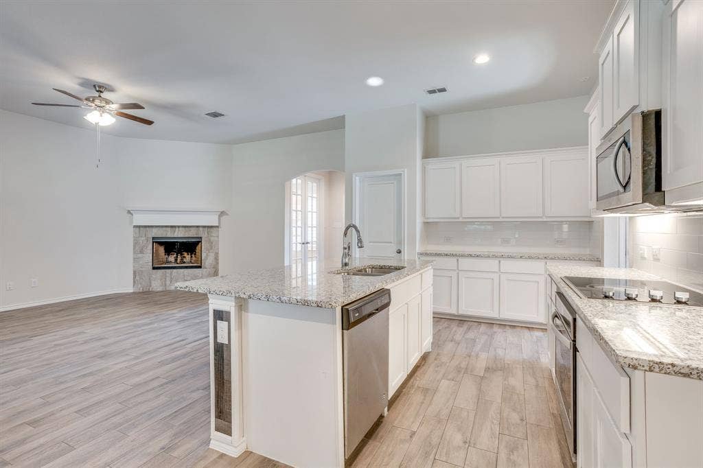 1533 Grassy Meadows Drive, Burleson, TX 76058 1533 Grassy Meadows Drive, Burleson, TX 76058