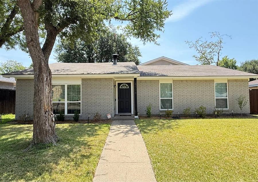 Property photo for 8506 Londonderry Lane, Dallas, TX
