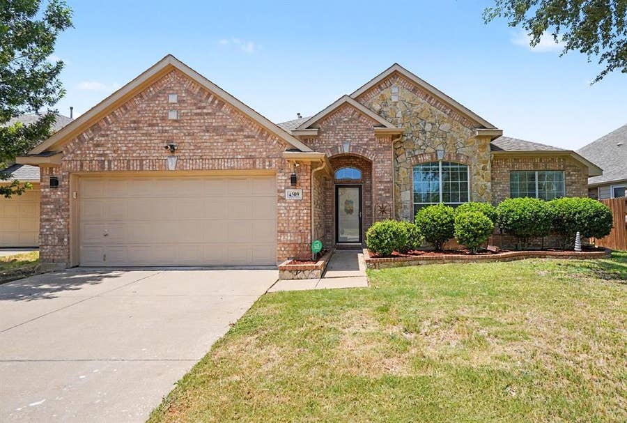 Property photo for 4509 Mallow Oak Drive, Fort Worth, TX