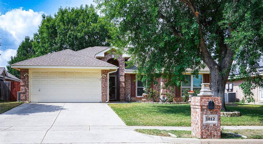 Property photo for 1012 Kingsley Drive, Saginaw, TX