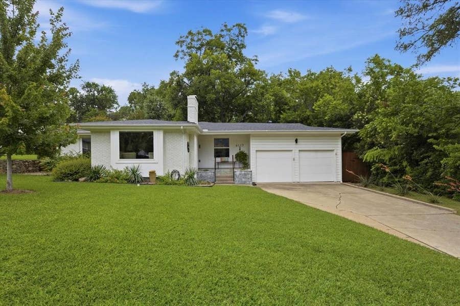 Property photo for 6117 Ridgeway Street, Fort Worth, TX