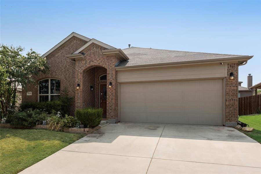 Property photo for 1733 Falling Star Drive, Fort Worth, TX