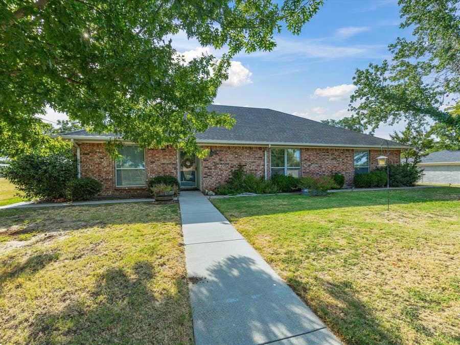 Property photo for 2807 S Lipsey Street, Decatur, TX