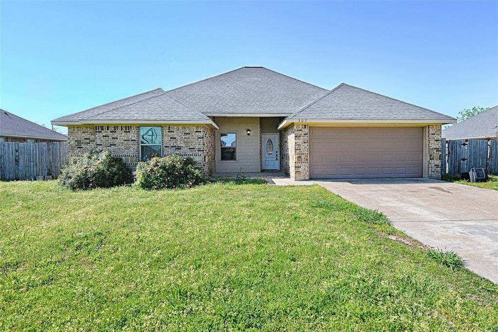 307 W Alene Drive, Mabank, TX 75147