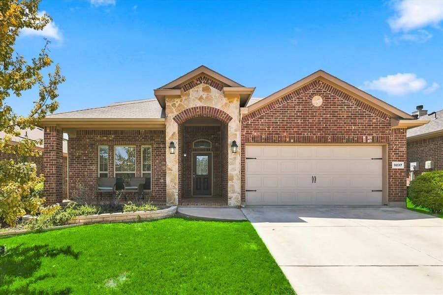 Property photo for 3237 Tamarack Lane, Denton, TX