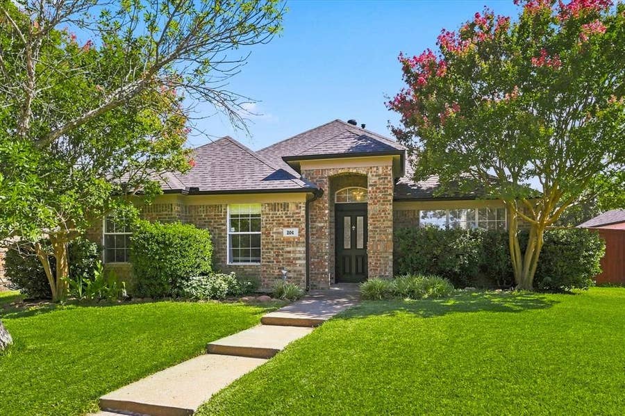 Property photo for 204 Meredith Court, Irving, TX