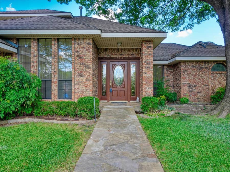 Property photo for 3706 Queenswood Lane, Garland, TX