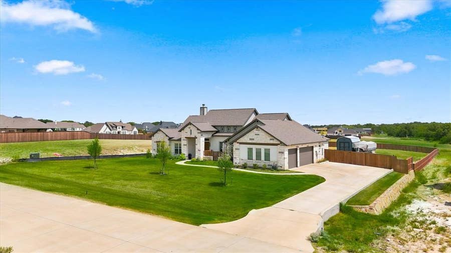 Property photo for 1020 Hartson Way, Midlothian, TX
