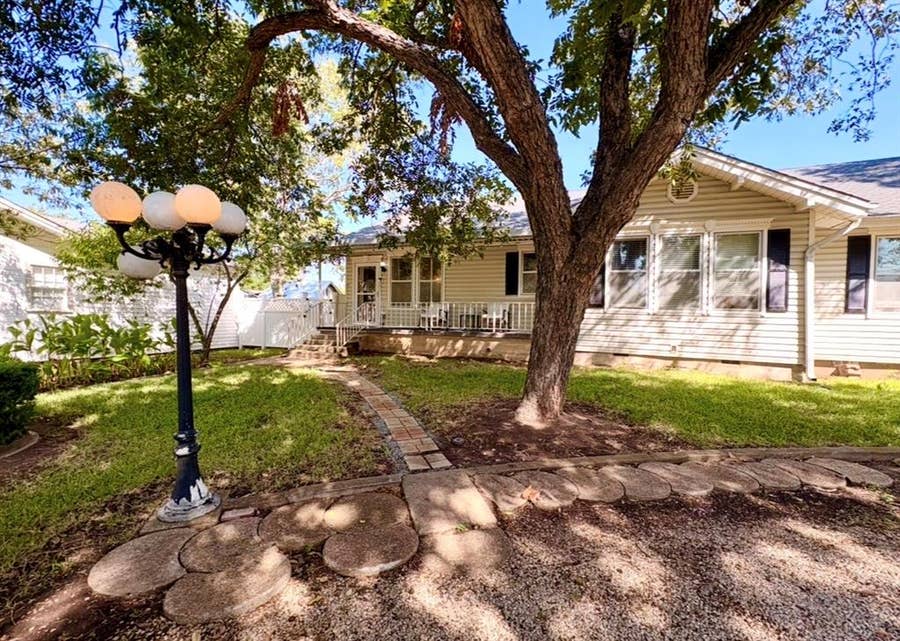 Property photo for 200 N Bordon Street, Lorena, TX