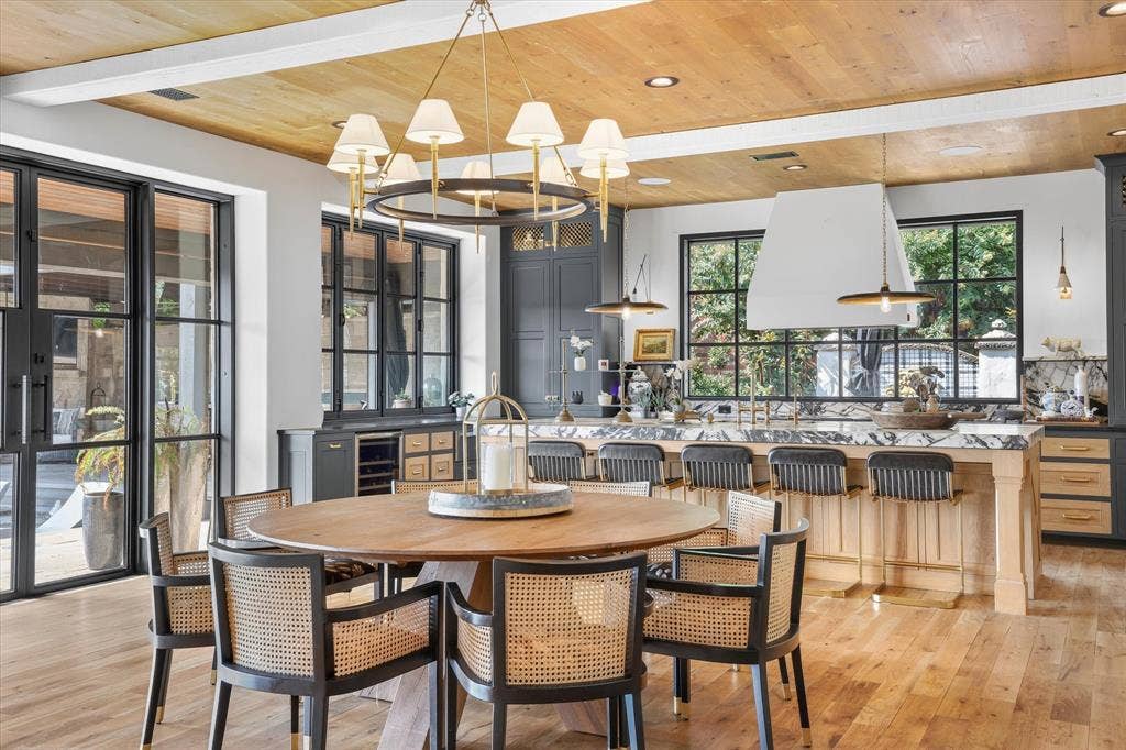5 SAVANNAH Circle, Frisco, TX 75034 Casual dining becomes a design moment with statement lighting and views into the beautifully appointed kitchen.