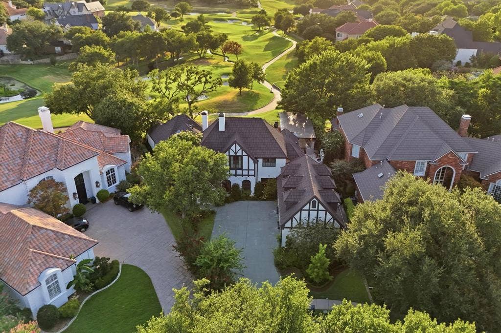 5 SAVANNAH Circle, Frisco, TX 75034 A rare Stonebriar Village setting surrounded by mature trees with golf course views just beyond the backyard.
