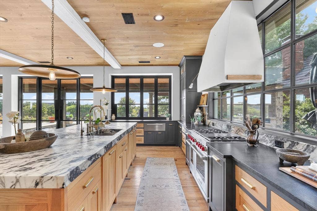 5 SAVANNAH Circle, Frisco, TX 75034 Beautifully appointed with Wolf appliances, Dacor refrigeration and a Miele built-in coffee system.